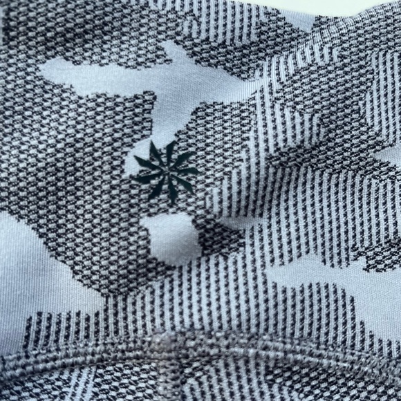 Athleta Ultimate Stash Textured Leggings - Picture 5 of 7